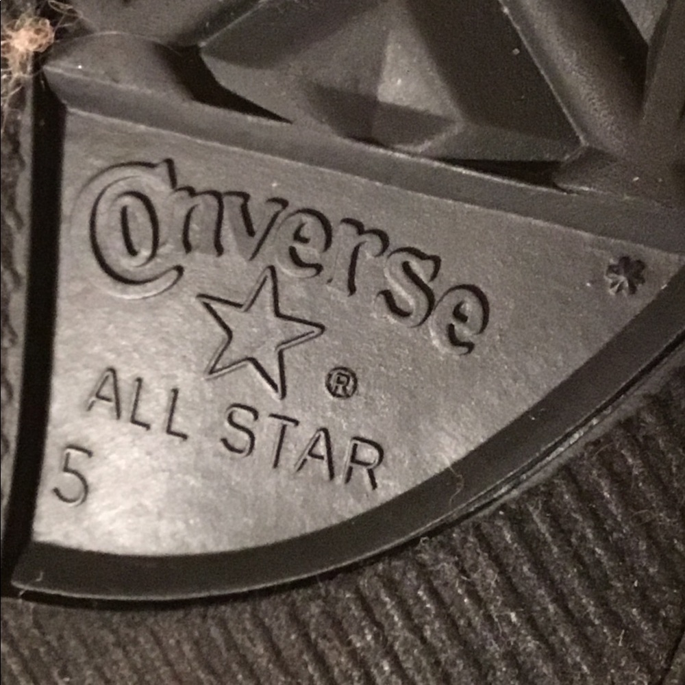 CONVERSE SHOES SIZE 5 EXCELLENT CONDITION. - Picture 6 of 10